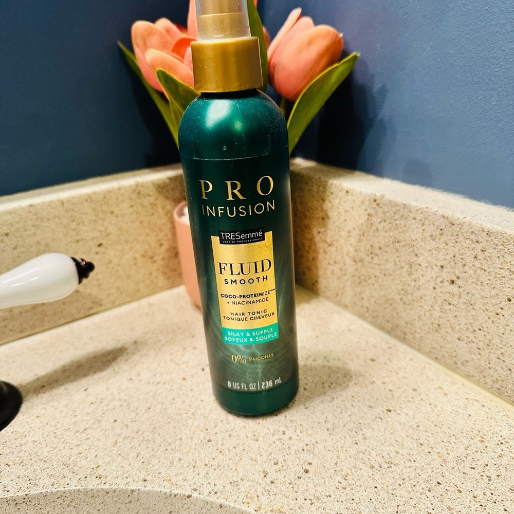 TRESemmé Pro Infusion Fluid Smooth Hair Treatment - Green